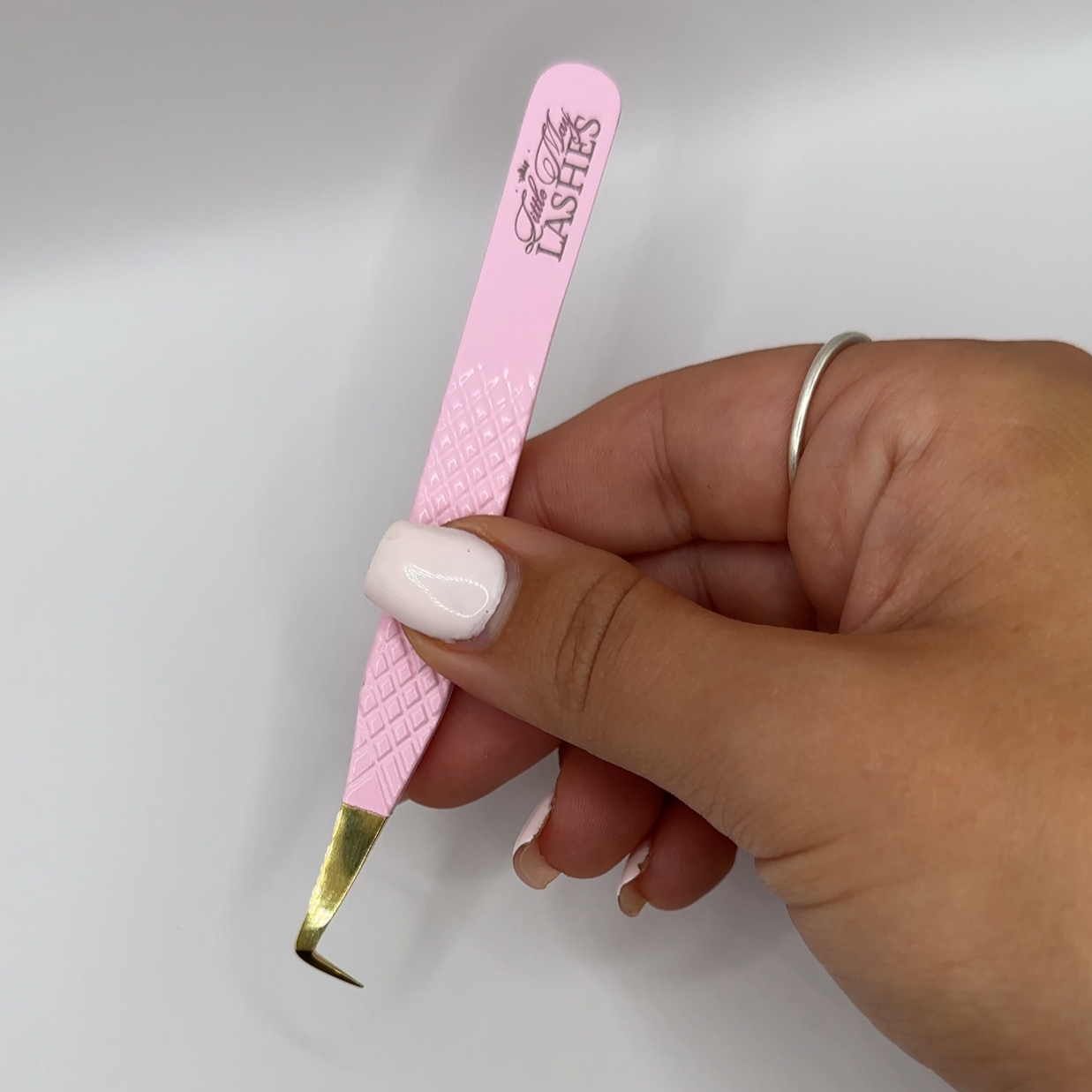 THE 'QUEENIE' TWEEZER