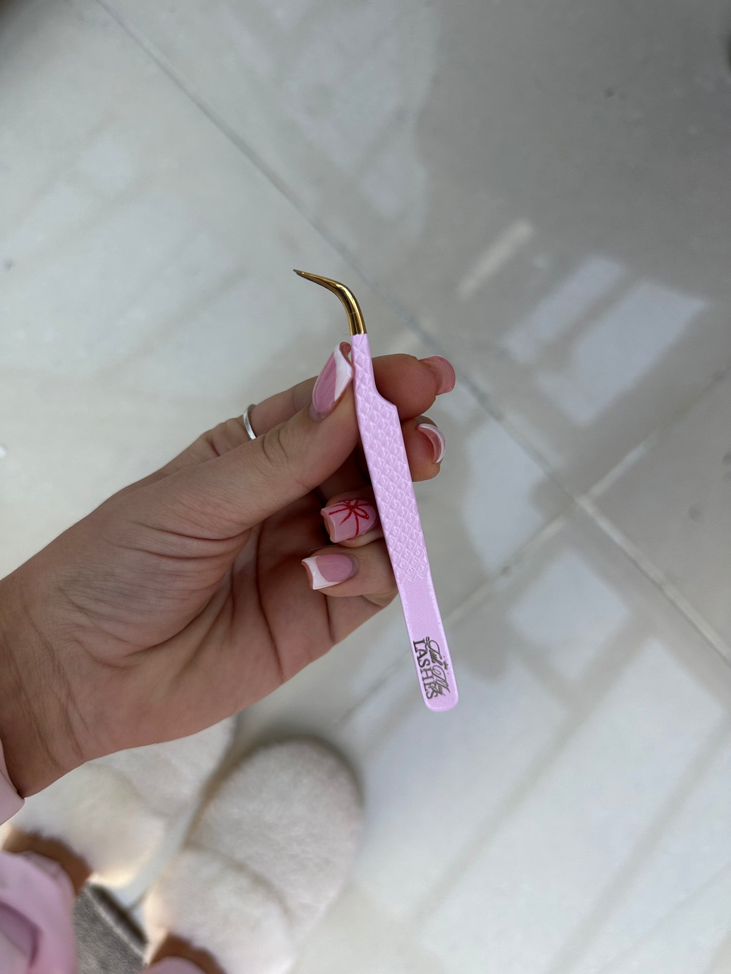 CURVY BABES FIBRE TIP TWEEZER